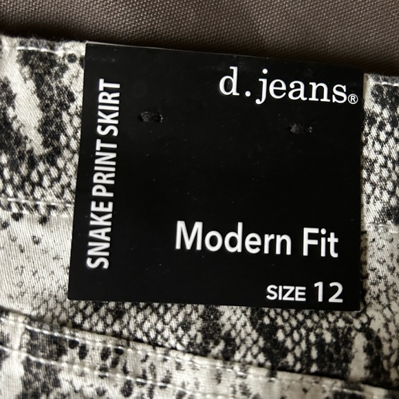 D. Jeans snake print skirt, brand new with tags - Picture 3 of 4